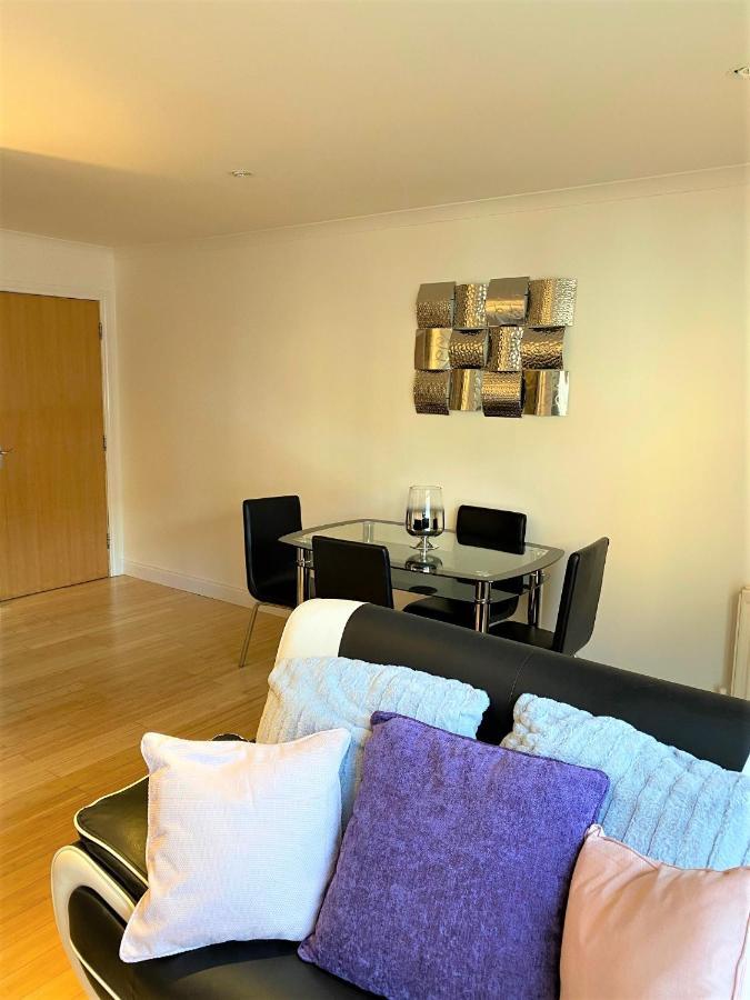Sec Minerva Westend Two Bedroomed Apartment กลาสโกว์ ภายนอก รูปภาพ