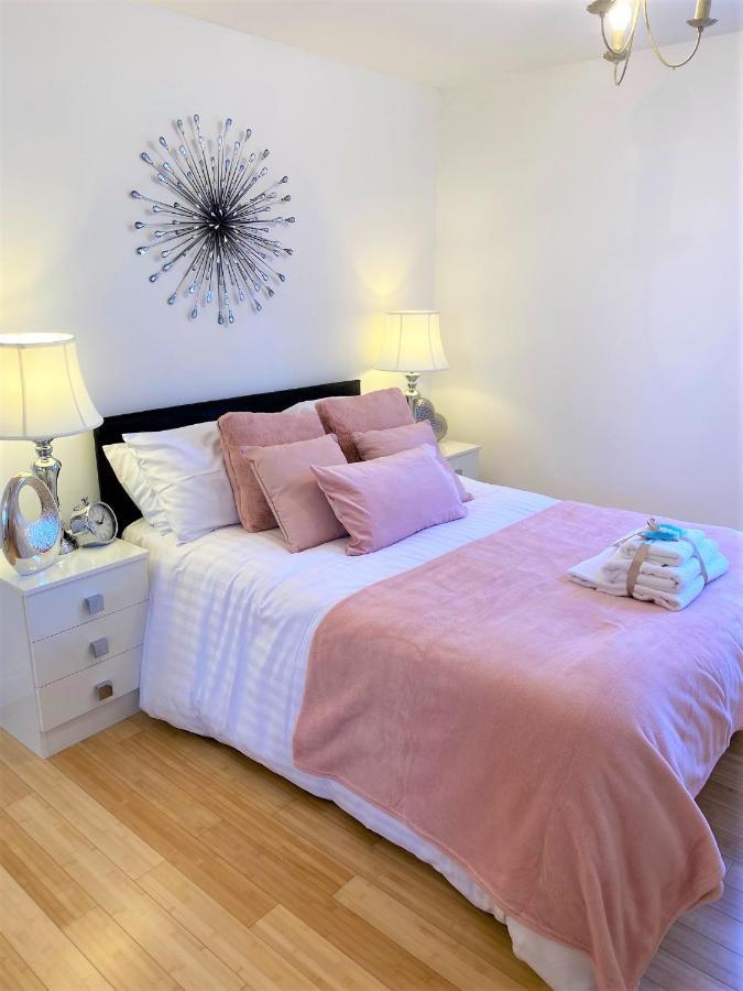 Sec Minerva Westend Two Bedroomed Apartment กลาสโกว์ ภายนอก รูปภาพ